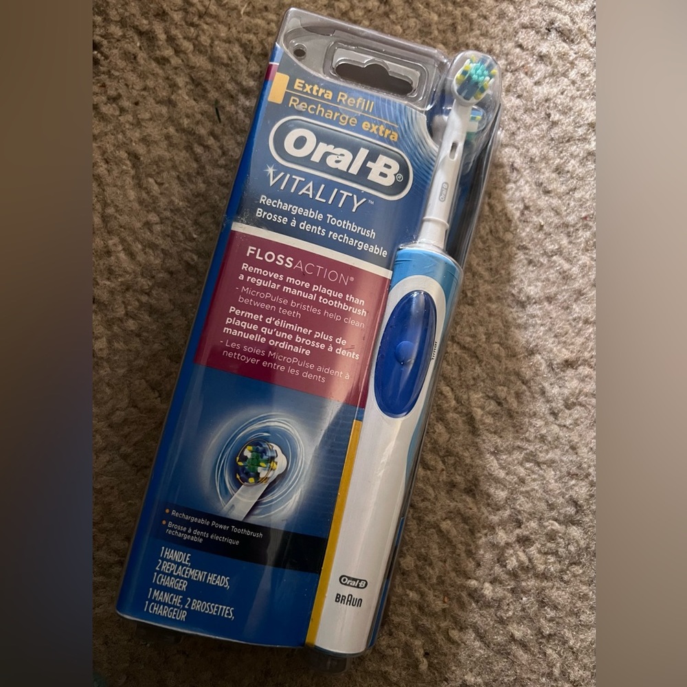 Braun Oral B vitality Flossaction electric toothbrush NIP
